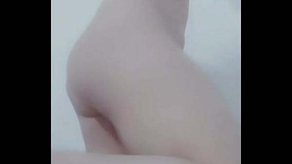 look at my white ass . i need to be fucked like a bitch انا سالب ايش رايكم في طيز مثل طيزي محتاجه نيك