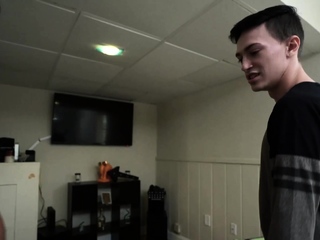 Young Kurt Niles fucked bareback anal